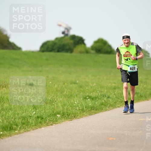 10.05.2026 - 8. Wedeler Halbmarathon Dr. Thomas Lammeyer http://msf.ph/oto/9710540 10.05.2026 12:04:56 Laufen 822 meine-sportfotos.de