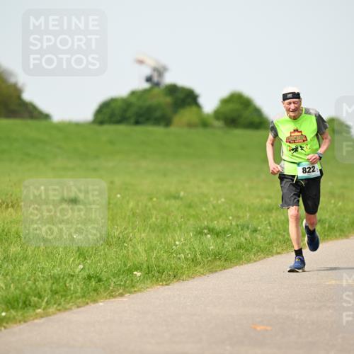 10.05.2026 - 8. Wedeler Halbmarathon Dr. Thomas Lammeyer http://msf.ph/oto/9710542 10.05.2026 12:04:56 Laufen 822 meine-sportfotos.de