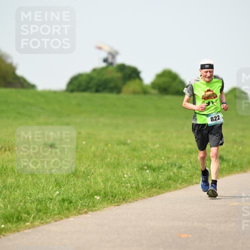 10.05.2026 - 8. Wedeler Halbmarathon Dr. Thomas Lammeyer http://msf.ph/oto/9710547 10.05.2026 12:04:56 Laufen 822 meine-sportfotos.de