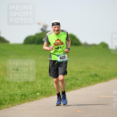10.05.2026 - 8. Wedeler Halbmarathon Dr. Thomas Lammeyer http://msf.ph/oto/9710583 10.05.2026 12:04:58 Laufen 822 meine-sportfotos.de