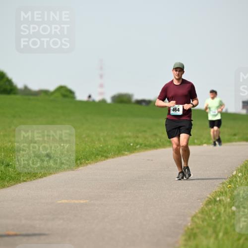 10.05.2026 - 8. Wedeler Halbmarathon Dr. Thomas Lammeyer http://msf.ph/oto/9710586 10.05.2026 12:04:59 Laufen 464 meine-sportfotos.de