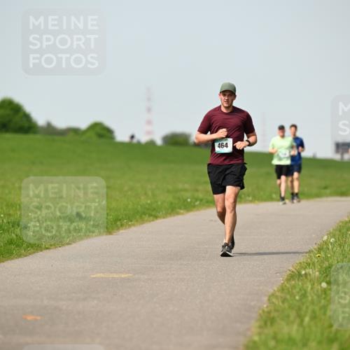 10.05.2026 - 8. Wedeler Halbmarathon Dr. Thomas Lammeyer http://msf.ph/oto/9710604 10.05.2026 12:05:00 Laufen 464 meine-sportfotos.de