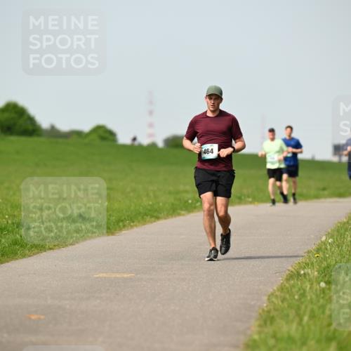 10.05.2026 - 8. Wedeler Halbmarathon Dr. Thomas Lammeyer http://msf.ph/oto/9710610 10.05.2026 12:05:00 Laufen 464 meine-sportfotos.de