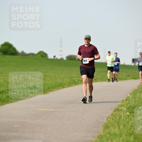 10.05.2026 - 8. Wedeler Halbmarathon Dr. Thomas Lammeyer http://msf.ph/oto/9710613 10.05.2026 12:05:00 Laufen 464 meine-sportfotos.de