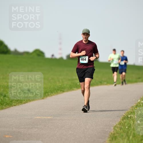 10.05.2026 - 8. Wedeler Halbmarathon Dr. Thomas Lammeyer http://msf.ph/oto/9710615 10.05.2026 12:05:01 Laufen 464 meine-sportfotos.de