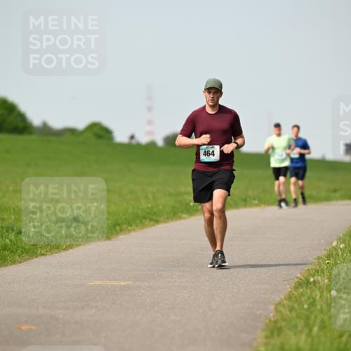 10.05.2026 - 8. Wedeler Halbmarathon Dr. Thomas Lammeyer http://msf.ph/oto/9710618 10.05.2026 12:05:00 Laufen 464 meine-sportfotos.de