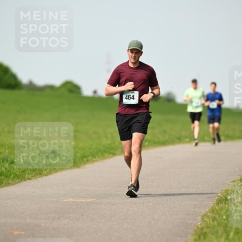 10.05.2026 - 8. Wedeler Halbmarathon Dr. Thomas Lammeyer http://msf.ph/oto/9710632 10.05.2026 12:05:01 Laufen 464 meine-sportfotos.de