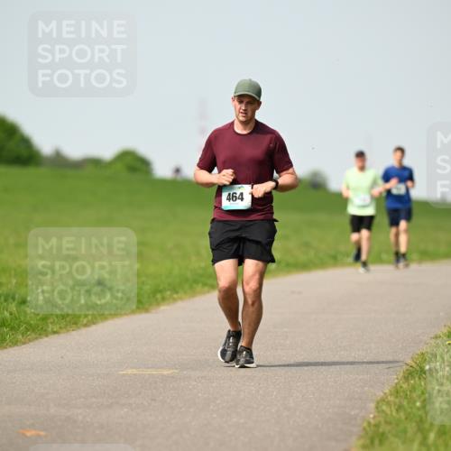 10.05.2026 - 8. Wedeler Halbmarathon Dr. Thomas Lammeyer http://msf.ph/oto/9710635 10.05.2026 12:05:01 Laufen 464 meine-sportfotos.de