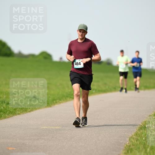 10.05.2026 - 8. Wedeler Halbmarathon Dr. Thomas Lammeyer http://msf.ph/oto/9710638 10.05.2026 12:05:02 Laufen 464 meine-sportfotos.de