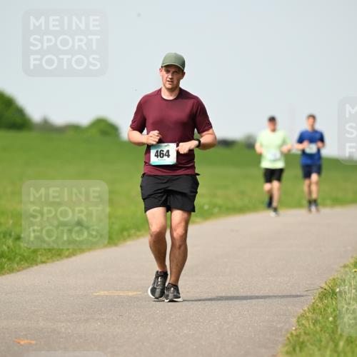 10.05.2026 - 8. Wedeler Halbmarathon Dr. Thomas Lammeyer http://msf.ph/oto/9710644 10.05.2026 12:05:02 Laufen 464 meine-sportfotos.de