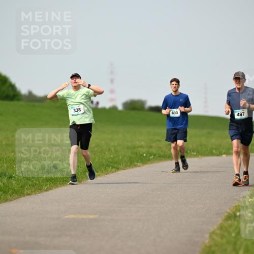 10.05.2026 - 8. Wedeler Halbmarathon Dr. Thomas Lammeyer http://msf.ph/oto/9710687 10.05.2026 12:05:09 Laufen 338, 690, 497 meine-sportfotos.de