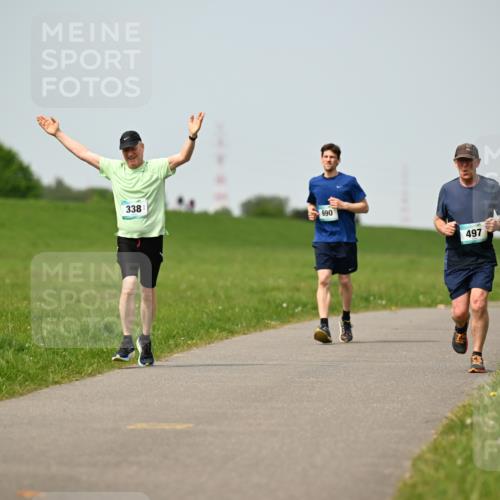 10.05.2026 - 8. Wedeler Halbmarathon Dr. Thomas Lammeyer http://msf.ph/oto/9710700 10.05.2026 12:05:09 Laufen 338, 690, 497 meine-sportfotos.de