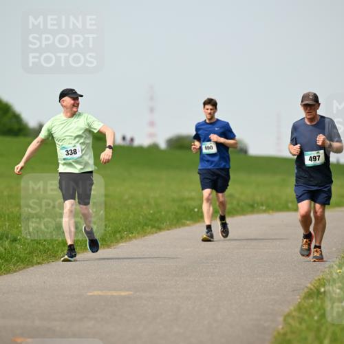 10.05.2026 - 8. Wedeler Halbmarathon Dr. Thomas Lammeyer http://msf.ph/oto/9710712 10.05.2026 12:05:10 Laufen 338, 497 meine-sportfotos.de