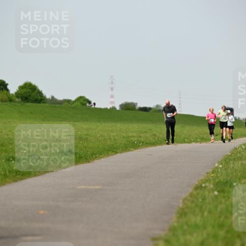 10.05.2026 - 8. Wedeler Halbmarathon Dr. Thomas Lammeyer http://msf.ph/oto/9710877 10.05.2026 12:05:21 Laufen  meine-sportfotos.de