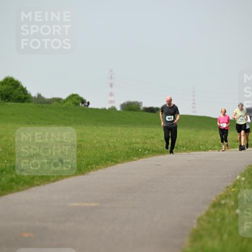 10.05.2026 - 8. Wedeler Halbmarathon Dr. Thomas Lammeyer http://msf.ph/oto/9710888 10.05.2026 12:05:22 Laufen 563, 125 meine-sportfotos.de