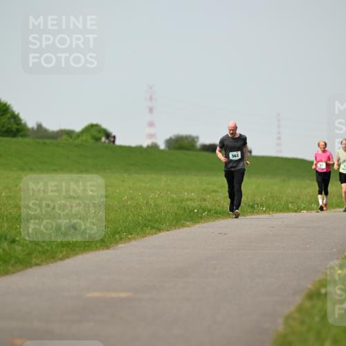10.05.2026 - 8. Wedeler Halbmarathon Dr. Thomas Lammeyer http://msf.ph/oto/9710896 10.05.2026 12:05:23 Laufen 563, 125 meine-sportfotos.de