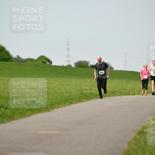 10.05.2026 - 8. Wedeler Halbmarathon Dr. Thomas Lammeyer http://msf.ph/oto/9710904 10.05.2026 12:05:24 Laufen 563, 125 meine-sportfotos.de