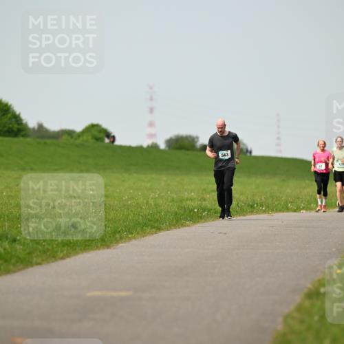 10.05.2026 - 8. Wedeler Halbmarathon Dr. Thomas Lammeyer http://msf.ph/oto/9710907 10.05.2026 12:05:24 Laufen 563 meine-sportfotos.de