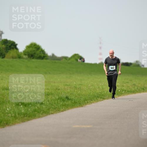 10.05.2026 - 8. Wedeler Halbmarathon Dr. Thomas Lammeyer http://msf.ph/oto/9710913 10.05.2026 12:05:26 Laufen 563 meine-sportfotos.de