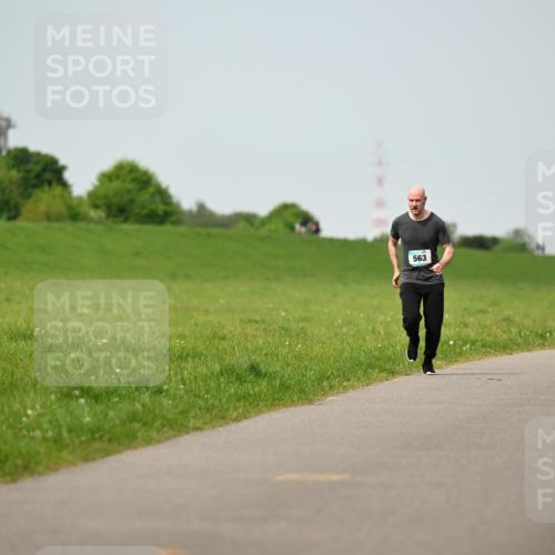 10.05.2026 - 8. Wedeler Halbmarathon Dr. Thomas Lammeyer http://msf.ph/oto/9710915 10.05.2026 12:05:26 Laufen 563, 125 meine-sportfotos.de