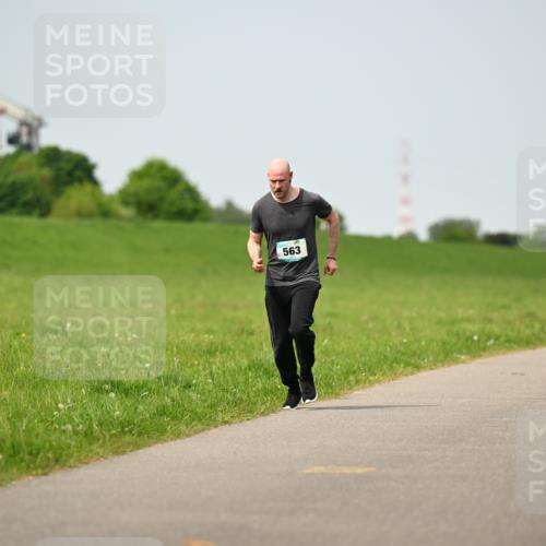 10.05.2026 - 8. Wedeler Halbmarathon Dr. Thomas Lammeyer http://msf.ph/oto/9710918 10.05.2026 12:05:30 Laufen 563 meine-sportfotos.de