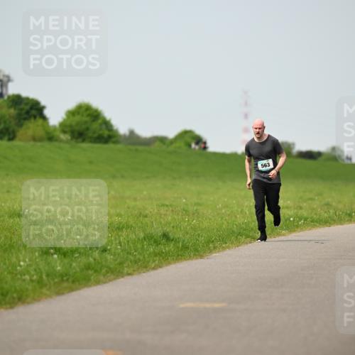 10.05.2026 - 8. Wedeler Halbmarathon Dr. Thomas Lammeyer http://msf.ph/oto/9710921 10.05.2026 12:05:27 Laufen 563, 125 meine-sportfotos.de