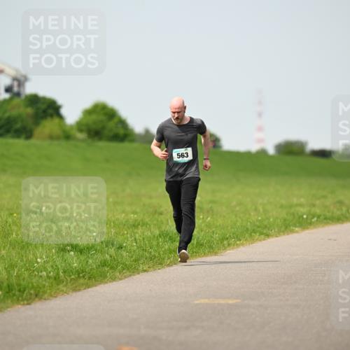 10.05.2026 - 8. Wedeler Halbmarathon Dr. Thomas Lammeyer http://msf.ph/oto/9710925 10.05.2026 12:05:30 Laufen 563, 125 meine-sportfotos.de