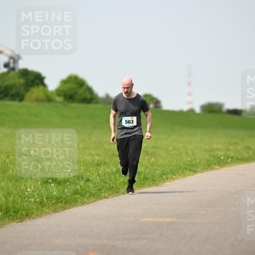 10.05.2026 - 8. Wedeler Halbmarathon Dr. Thomas Lammeyer http://msf.ph/oto/9710928 10.05.2026 12:05:30 Laufen 563, 125 meine-sportfotos.de