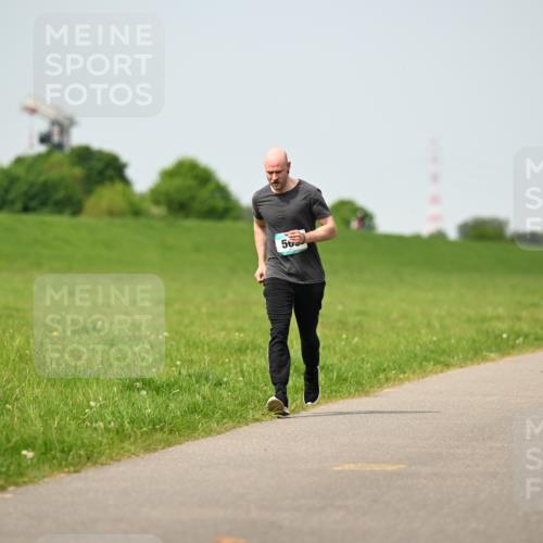 10.05.2026 - 8. Wedeler Halbmarathon Dr. Thomas Lammeyer http://msf.ph/oto/9710933 10.05.2026 12:05:30 Laufen 129 meine-sportfotos.de