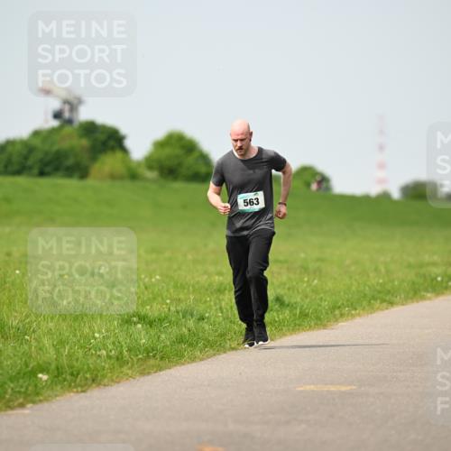 10.05.2026 - 8. Wedeler Halbmarathon Dr. Thomas Lammeyer http://msf.ph/oto/9710938 10.05.2026 12:05:31 Laufen 563, 129 meine-sportfotos.de
