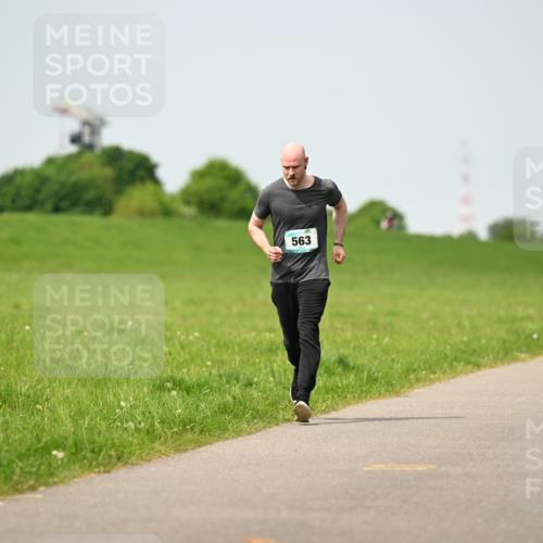 10.05.2026 - 8. Wedeler Halbmarathon Dr. Thomas Lammeyer http://msf.ph/oto/9710942 10.05.2026 12:05:31 Laufen 563 meine-sportfotos.de