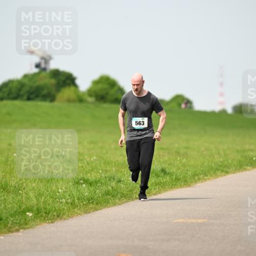 10.05.2026 - 8. Wedeler Halbmarathon Dr. Thomas Lammeyer http://msf.ph/oto/9710945 10.05.2026 12:05:31 Laufen 563 meine-sportfotos.de