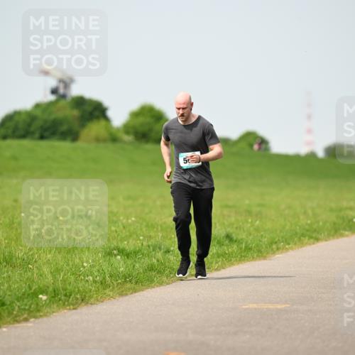 10.05.2026 - 8. Wedeler Halbmarathon Dr. Thomas Lammeyer http://msf.ph/oto/9710948 10.05.2026 12:05:31 Laufen  meine-sportfotos.de