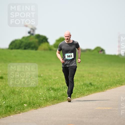 10.05.2026 - 8. Wedeler Halbmarathon Dr. Thomas Lammeyer http://msf.ph/oto/9710958 10.05.2026 12:05:32 Laufen 563 meine-sportfotos.de