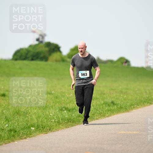 10.05.2026 - 8. Wedeler Halbmarathon Dr. Thomas Lammeyer http://msf.ph/oto/9710961 10.05.2026 12:05:32 Laufen 563 meine-sportfotos.de