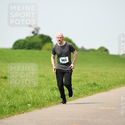 10.05.2026 - 8. Wedeler Halbmarathon Dr. Thomas Lammeyer http://msf.ph/oto/9710968 10.05.2026 12:05:32 Laufen 563 meine-sportfotos.de