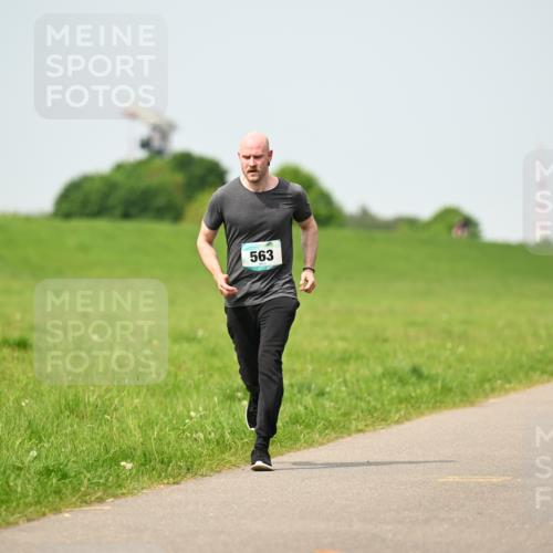 10.05.2026 - 8. Wedeler Halbmarathon Dr. Thomas Lammeyer http://msf.ph/oto/9710972 10.05.2026 12:05:32 Laufen 563 meine-sportfotos.de
