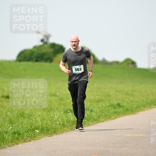 10.05.2026 - 8. Wedeler Halbmarathon Dr. Thomas Lammeyer http://msf.ph/oto/9710975 10.05.2026 12:05:32 Laufen 563 meine-sportfotos.de