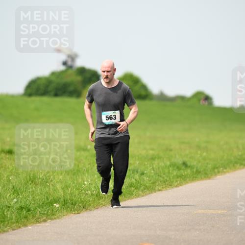 10.05.2026 - 8. Wedeler Halbmarathon Dr. Thomas Lammeyer http://msf.ph/oto/9710977 10.05.2026 12:05:32 Laufen 563 meine-sportfotos.de
