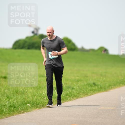 10.05.2026 - 8. Wedeler Halbmarathon Dr. Thomas Lammeyer http://msf.ph/oto/9710980 10.05.2026 12:05:33 Laufen  meine-sportfotos.de