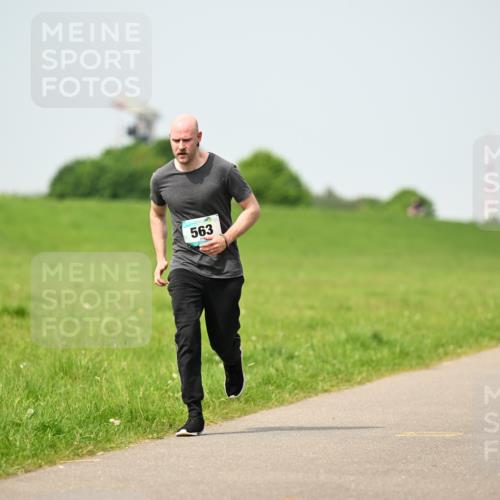10.05.2026 - 8. Wedeler Halbmarathon Dr. Thomas Lammeyer http://msf.ph/oto/9710983 10.05.2026 12:05:33 Laufen 563 meine-sportfotos.de