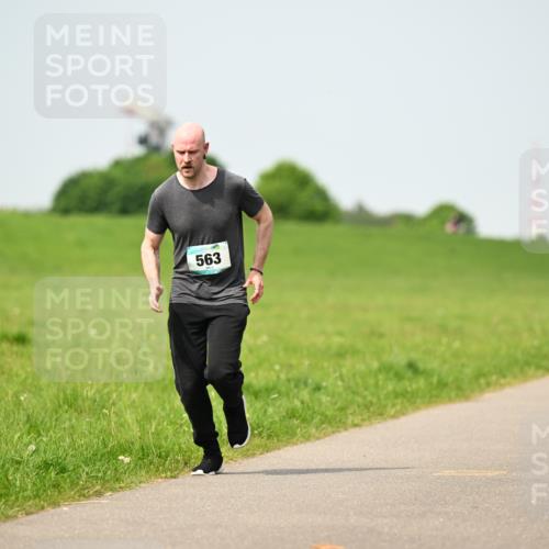 10.05.2026 - 8. Wedeler Halbmarathon Dr. Thomas Lammeyer http://msf.ph/oto/9710986 10.05.2026 12:05:33 Laufen 563 meine-sportfotos.de