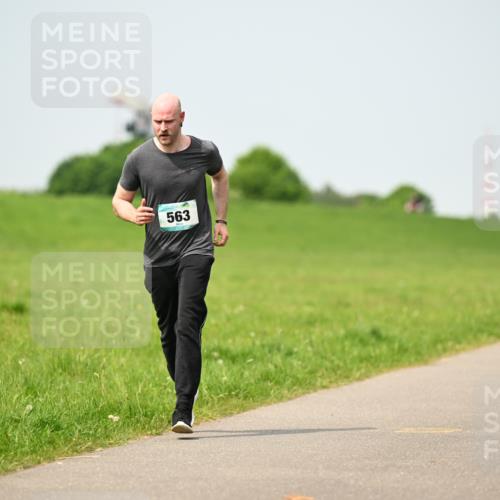 10.05.2026 - 8. Wedeler Halbmarathon Dr. Thomas Lammeyer http://msf.ph/oto/9710987 10.05.2026 12:05:33 Laufen 563 meine-sportfotos.de