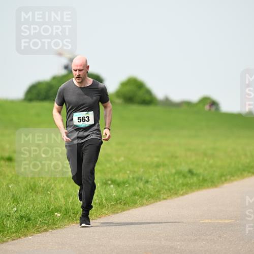 10.05.2026 - 8. Wedeler Halbmarathon Dr. Thomas Lammeyer http://msf.ph/oto/9710988 10.05.2026 12:05:33 Laufen 563 meine-sportfotos.de