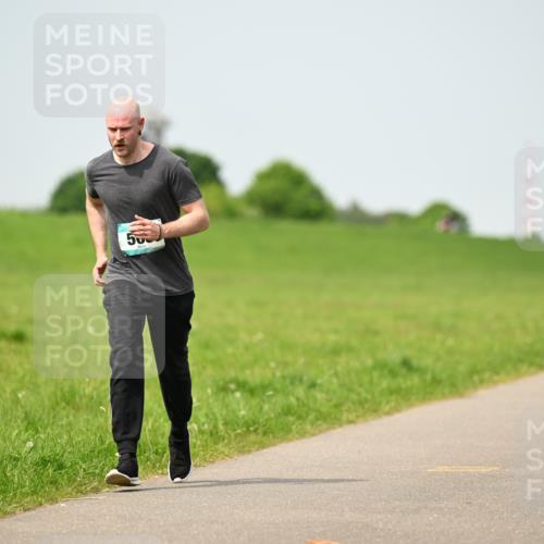10.05.2026 - 8. Wedeler Halbmarathon Dr. Thomas Lammeyer http://msf.ph/oto/9710991 10.05.2026 12:05:33 Laufen  meine-sportfotos.de