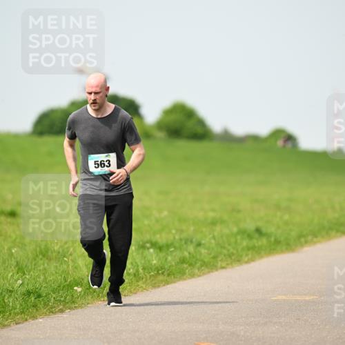 10.05.2026 - 8. Wedeler Halbmarathon Dr. Thomas Lammeyer http://msf.ph/oto/9710994 10.05.2026 12:05:33 Laufen 563 meine-sportfotos.de