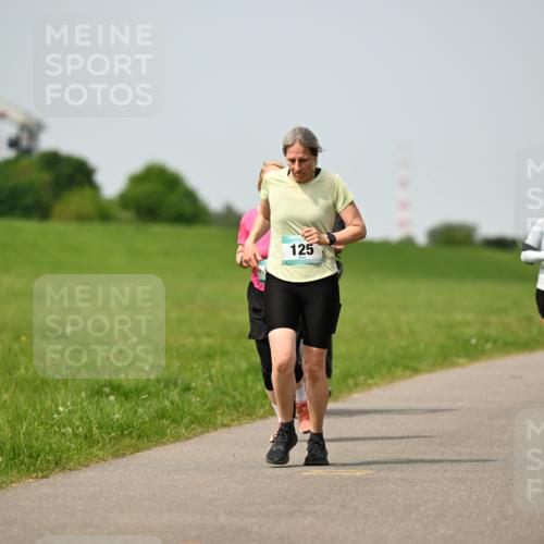 10.05.2026 - 8. Wedeler Halbmarathon Dr. Thomas Lammeyer http://msf.ph/oto/9711075 10.05.2026 12:05:39 Laufen 125 meine-sportfotos.de