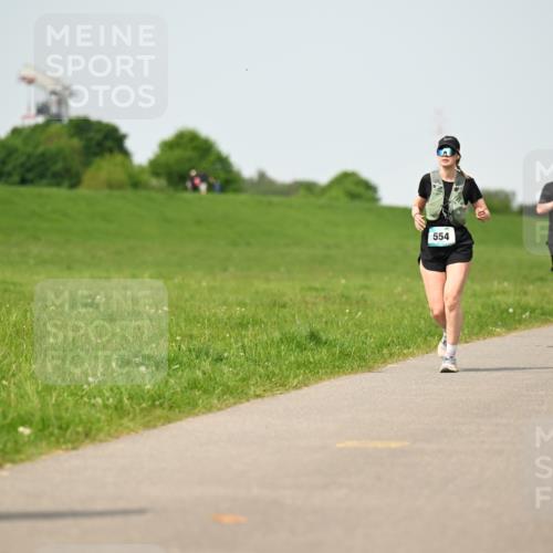 10.05.2026 - 8. Wedeler Halbmarathon Dr. Thomas Lammeyer http://msf.ph/oto/9711514 10.05.2026 12:06:37 Laufen 554, 321 meine-sportfotos.de