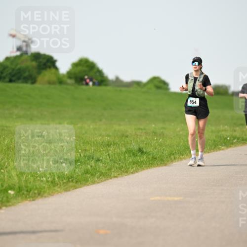 10.05.2026 - 8. Wedeler Halbmarathon Dr. Thomas Lammeyer http://msf.ph/oto/9711516 10.05.2026 12:06:37 Laufen 554, 321 meine-sportfotos.de