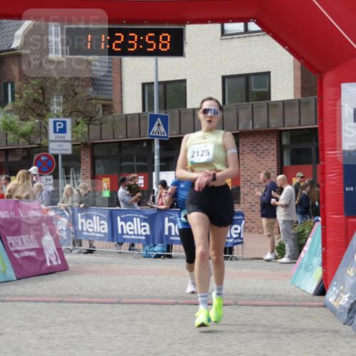 10.05.2026 - 8. Wedeler Halbmarathon Yannick Fuchs http://msf.ph/oto/9711517 10.05.2026 11:23:57 Ziel 2125, 2165 meine-sportfotos.de